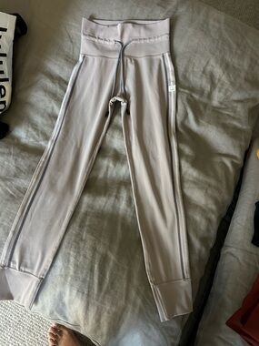 Vuori Light Beige Leggings with Side Stripe